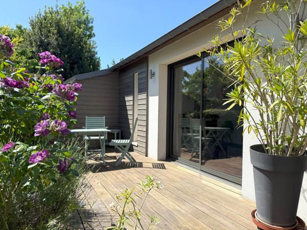 Villennes-sur-Seine (78670) Villennes sur Seine - Maison d'architecte -7 pièces - sous/sol partiel - 2 garages - dépendance 34m² - Terrain