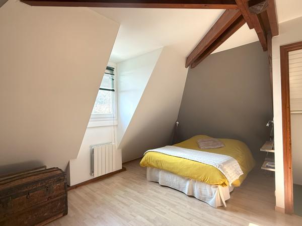 Villennes-sur-Seine (78670) Villennes sur Seine - Maison d'architecte -7 pièces - sous/sol partiel - 2 garages - dépendance 34m² - Terrain