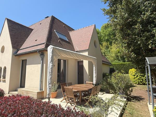 Villennes-sur-Seine (78670) Villennes sur Seine - Maison d'architecte -7 pièces - sous/sol partiel - 2 garages - dépendance 34m² - Terrain