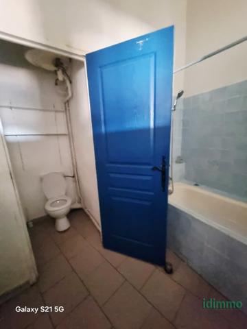 Exclusivité Draguignan centre F2 traversant au dernier étage de 44m 69000€ crn2403 dpe C Draguignan (83300)