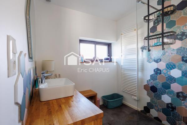 Pourquoi les maisons récentes sont-elles si recherchées à Cesson-Sévigné ? Venez découvrir celle-ci.