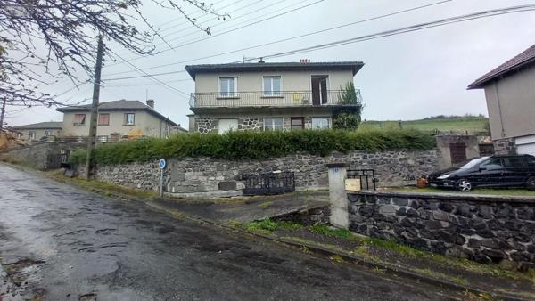 Maison à vendre à Allanche dans le Cantal (15160), ref : FG/2451