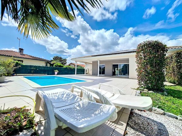 A VENDRE - Roquettes- Maison contemporaine de plain-pied avec piscine et double garage. au calme