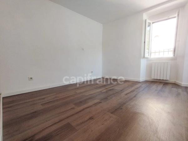 Appartement T4 de 80 m2 entièrement rénové au cœur du village de LUCCIANA
