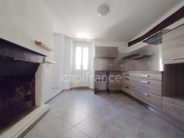 Appartement T4 de 80 m2 entièrement rénové au cœur du village de LUCCIANA