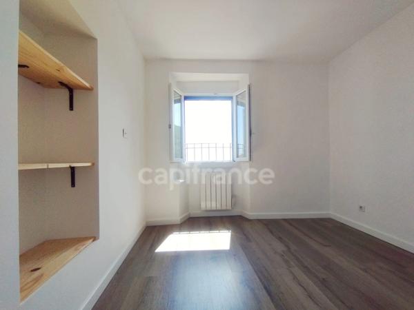 Appartement T4 de 80 m2 entièrement rénové au cœur du village de LUCCIANA