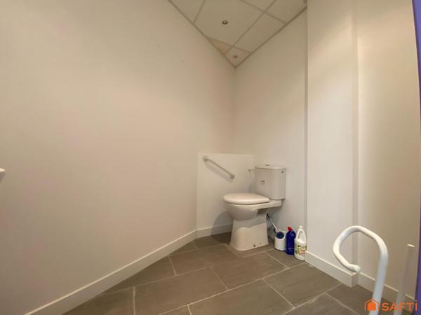 Local commercial en pied d'immeuble.
