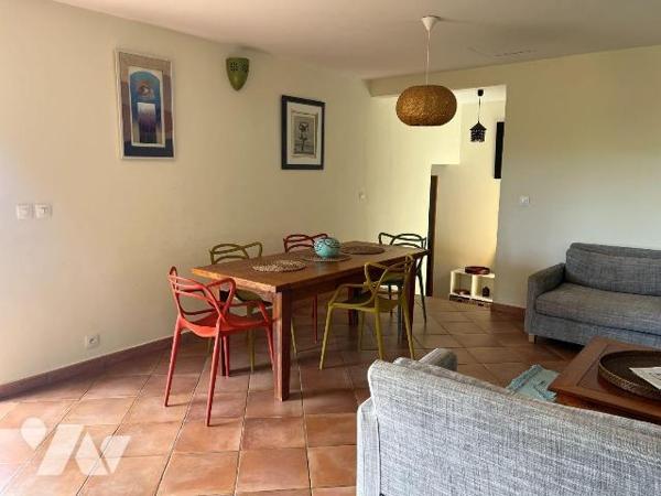 A moins de 10 min de St Denis,
charmante maison de plain pieds de type 5 d'une superficie habi...