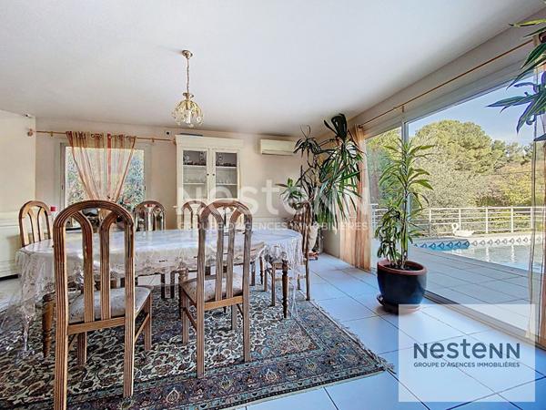 A vendre maison 6 pièces de 170 m² avec plus de 50 m² de dépendance et piscine sur terrain arboré d'environ 980 m² à Montpellier secteur Aiguelongue
