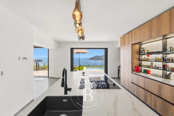 Saint-Raphaël, Villa 5 Chambres -  300 m² à vendre