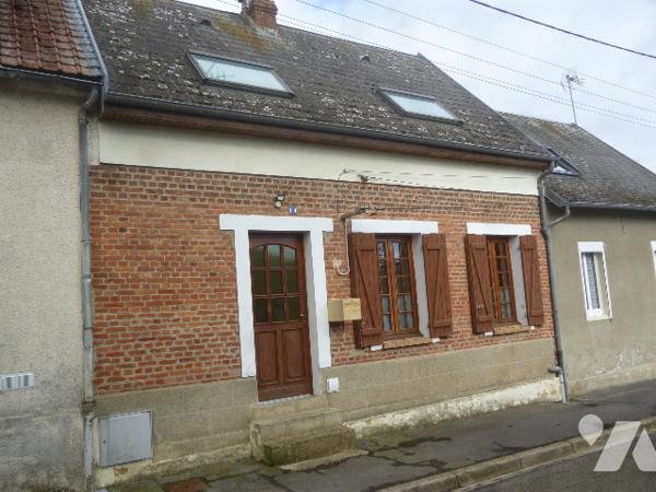 Maison mitoyenne, 3 pièces, cellier, terrasse, jardinet.