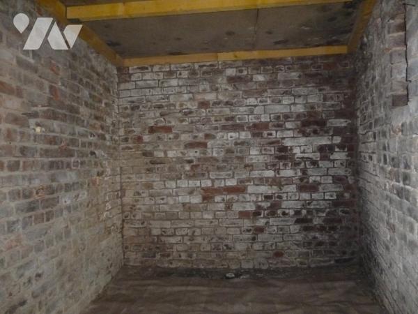 Maison mitoyenne, 3 pièces, cellier, terrasse, jardinet.