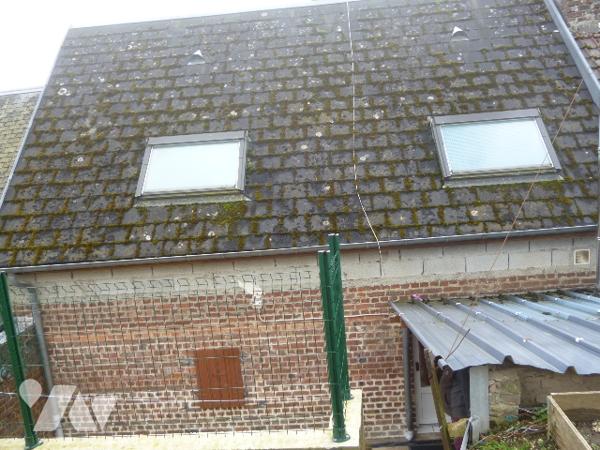 Maison mitoyenne, 3 pièces, cellier, terrasse, jardinet.