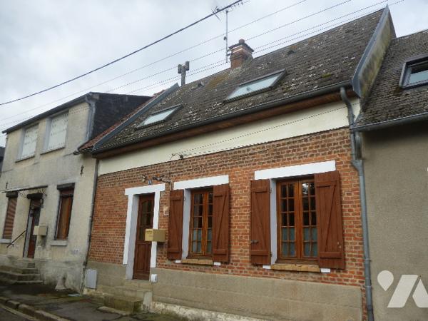 Maison mitoyenne, 3 pièces, cellier, terrasse, jardinet.