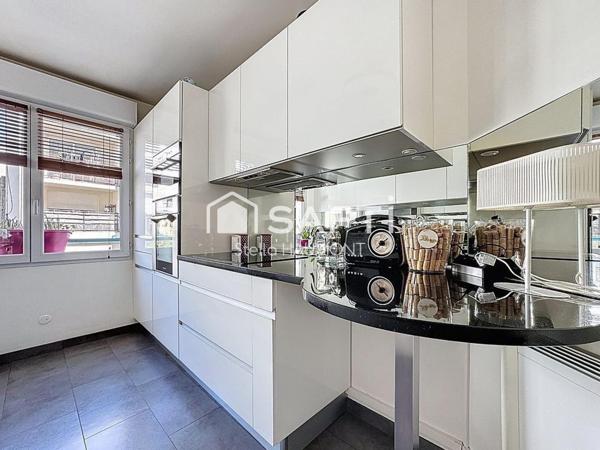 4P avec 3 chambres, un balcon et une place de parking en sous-sol