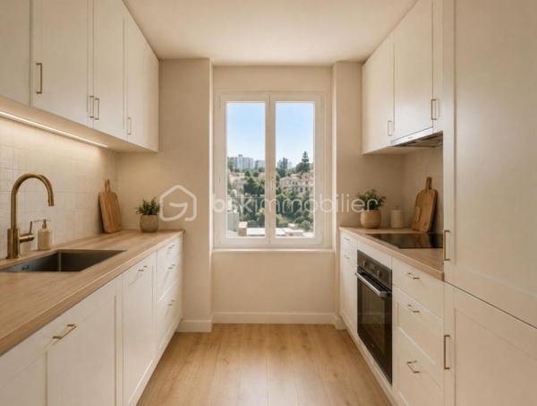 Situé dans le secteur recherché du Petit Juas à Cannes, à moins de 20 minutes à pied du Palais des Festivals, découvrez ce bel appartement 2 pièces de 47 m², entièrement rénové il y a seulement un an.
En étage élevé, cet appartement traversant bénéficie d’une belle luminosité tout au long de la journée.
Dès l’entrée, un hall dessert un agréable séjour ouvrant sur une terrasse ensoleillée offrant un aperçu mer. L’appartement dispose également d’une cuisine entièrement équipée, d’une chambre ainsi que d’une salle d’eau avec WC.
Rénové avec soin, il offre un intérieur moderne et prêt à vivre, idéal aussi bien pour une résidence principale ou secondaire que pour un investissement à Cannes.
Un stationnement collectif est disponible au sein de la résidence.