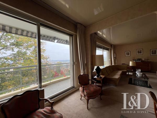 Duplex avec vue panoramique dans résidence de standing