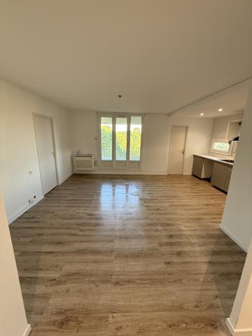 Draguignan (83300) Appartement T4 totalement rénové avec terrasse – Résidence Les Tamaris, Draguignan