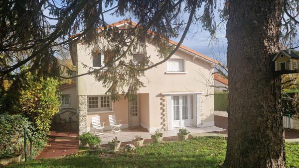 Maison - 8 pièces - 146 m²