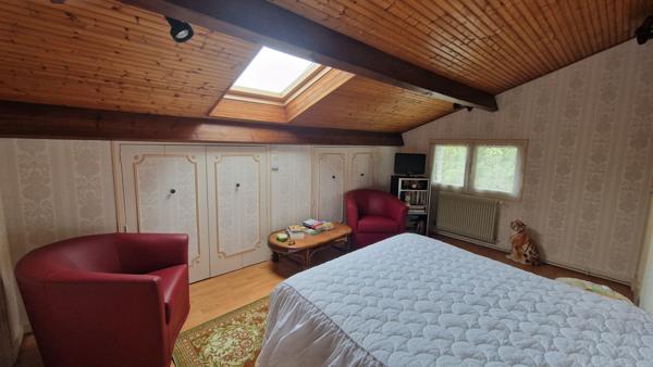 Maison - 8 pièces - 146 m²