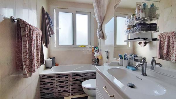 Appartement familial - Centre-ville - proche écoles ! €229 000 ** - Référence 26-3881