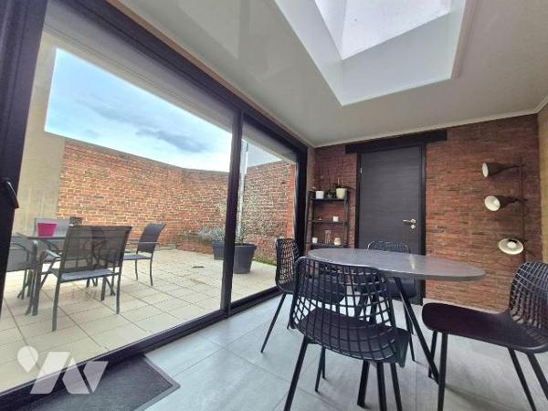 Maison de ville mitoyenne - Bel étage - Aucun travaux à prévoir

Située dans un environnement...