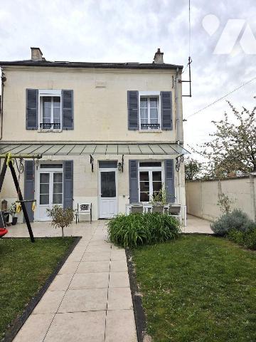 SOISSONS : MAISON DE VILLE A DECOUVRIR RAPIDEMENT

Cette maison en pierre construite en 1922,...