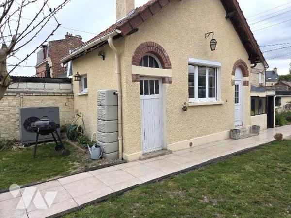 SOISSONS : MAISON DE VILLE A DECOUVRIR RAPIDEMENT

Cette maison en pierre construite en 1922,...