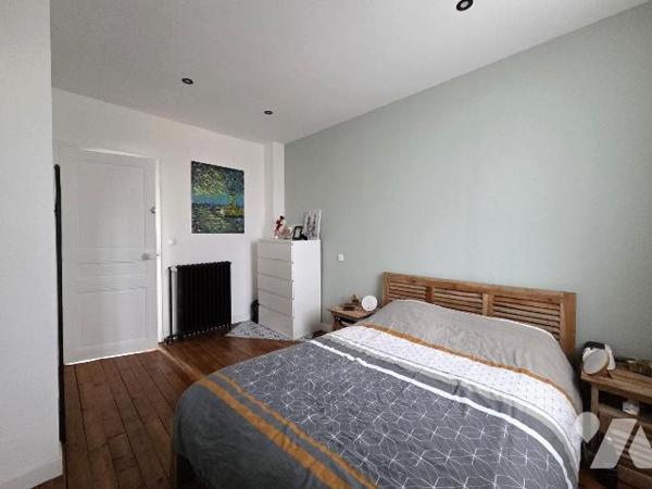 SOISSONS : MAISON DE VILLE A DECOUVRIR RAPIDEMENT

Cette maison en pierre construite en 1922,...