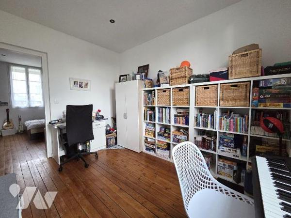 SOISSONS : MAISON DE VILLE A DECOUVRIR RAPIDEMENT

Cette maison en pierre construite en 1922,...