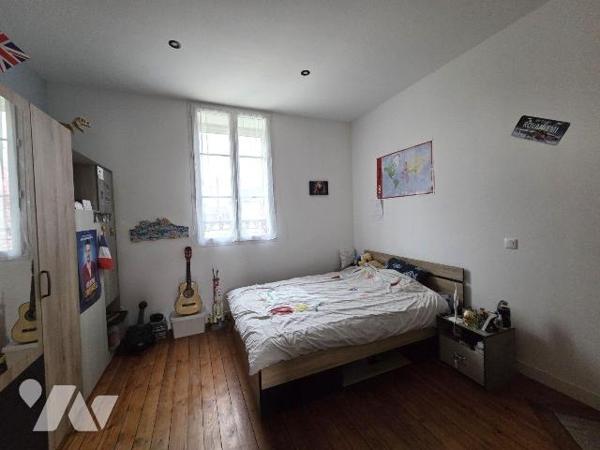 SOISSONS : MAISON DE VILLE A DECOUVRIR RAPIDEMENT

Cette maison en pierre construite en 1922,...