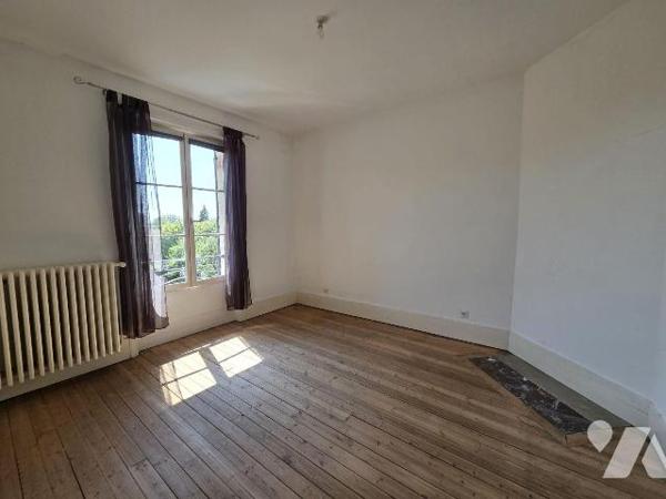 VAILLY SUR AISNE : MAISON EN PIERRE AVEC BEAU JARDIN

Sur la commune de Vailly-sur-Aisne, à p...