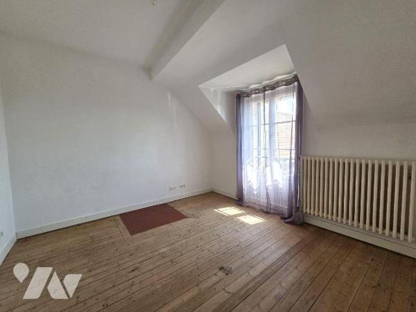 VAILLY SUR AISNE : MAISON EN PIERRE AVEC BEAU JARDIN

Sur la commune de Vailly-sur-Aisne, à p...