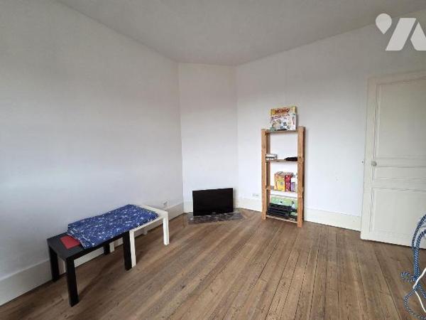 VAILLY SUR AISNE : MAISON EN PIERRE AVEC BEAU JARDIN

Sur la commune de Vailly-sur-Aisne, à p...