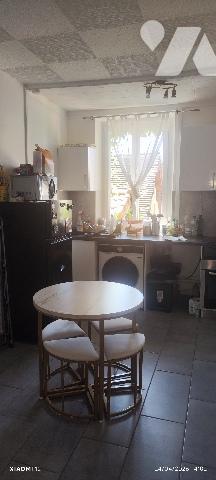 logement une pièce cuisine salle d'eau au 1er étage