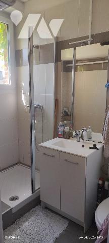 logement une pièce cuisine salle d'eau au 1er étage