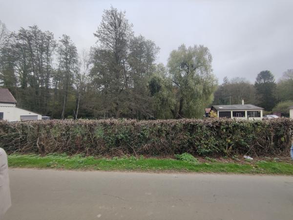 A 15 MN DE BEAUVAIS-OUEST, MAGNIFIQUE TERRAIN A BATIR DE 2100 M² CLOS ET PLAT SUR 20ML DE FACADE AU CALME Beauvais (60000)