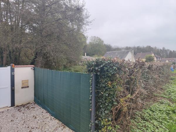 A 15 MN DE BEAUVAIS-OUEST, MAGNIFIQUE TERRAIN A BATIR DE 2100 M² CLOS ET PLAT SUR 20ML DE FACADE AU CALME Beauvais (60000)