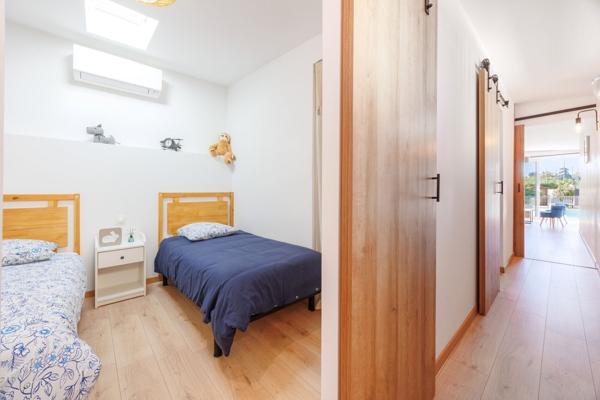 13012 / Terrain / Propriété / Garage / Piscine