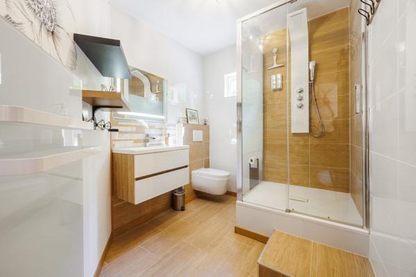 13012 / Terrain / Propriété / Garage / Piscine