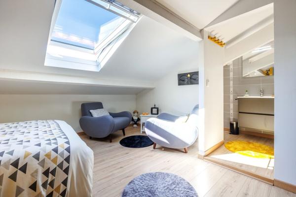 13012 / Terrain / Propriété / Garage / Piscine