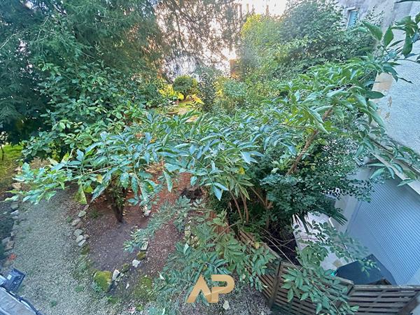 Hypercentre - T2 rénové avec terrasse €289 000 ** - Référence MR647-1