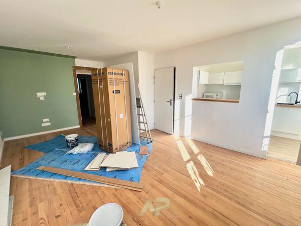 Hypercentre - T2 rénové avec terrasse €289 000 ** - Référence MR647-1