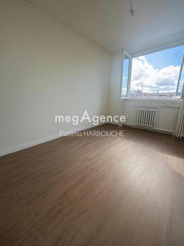 Appartement à LE CHAMBON-FEUGEROLLES, 42500 - 3 pièces 56m²
