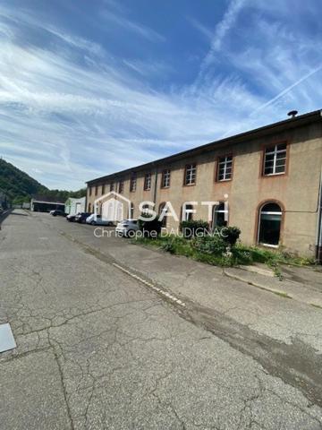 Exceptionnel Très Grand Bâtiment de 1300m²