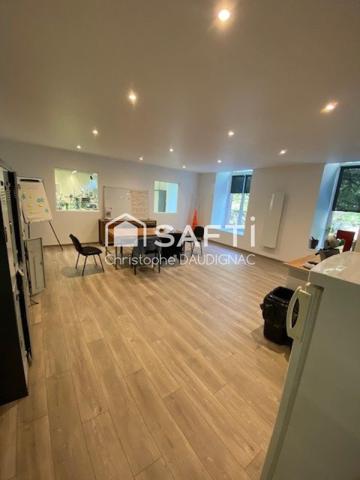 Exceptionnel Très Grand Bâtiment de 1300m²