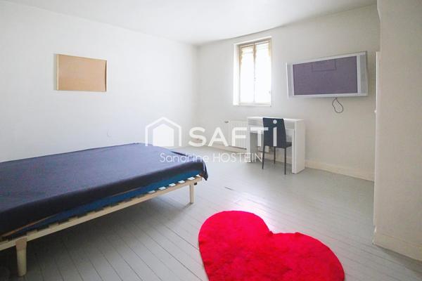 Maison de 120m2 hab avec 4 chambres, 2 terrasses et jardin.