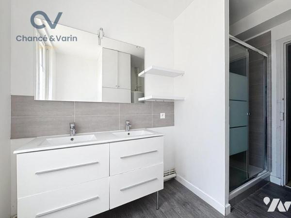 LISIEUX Immeuble complet 1 local commercial et 2 appartements