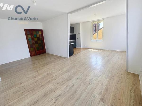 LISIEUX Immeuble complet 1 local commercial et 2 appartements