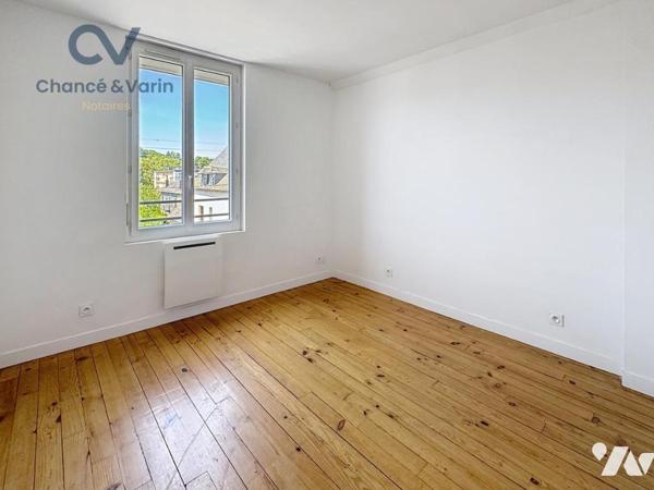LISIEUX Immeuble complet 1 local commercial et 2 appartements
